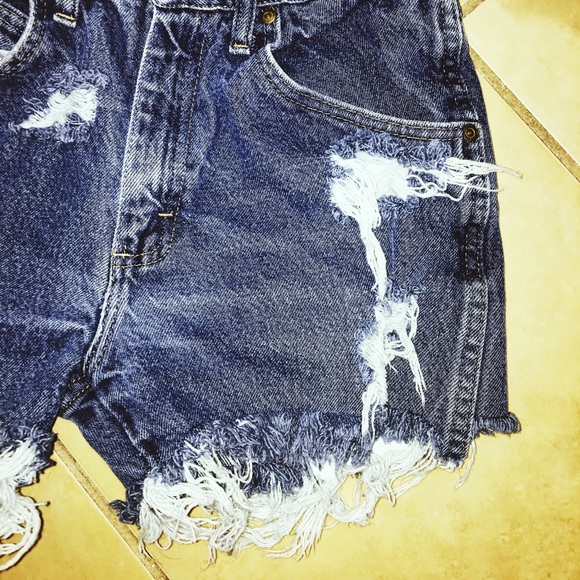 Distressed Wrangler Shorts - Picture 2 of 3
